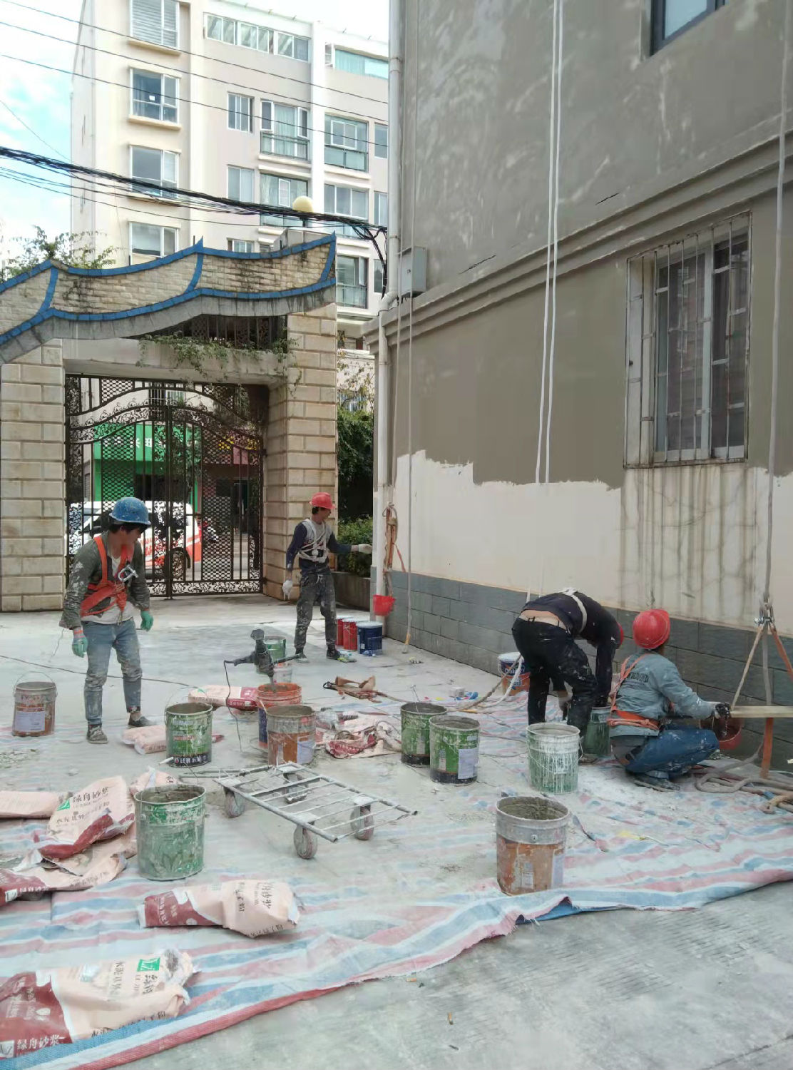 瓷磚翻新膩?zhàn)臃? style=